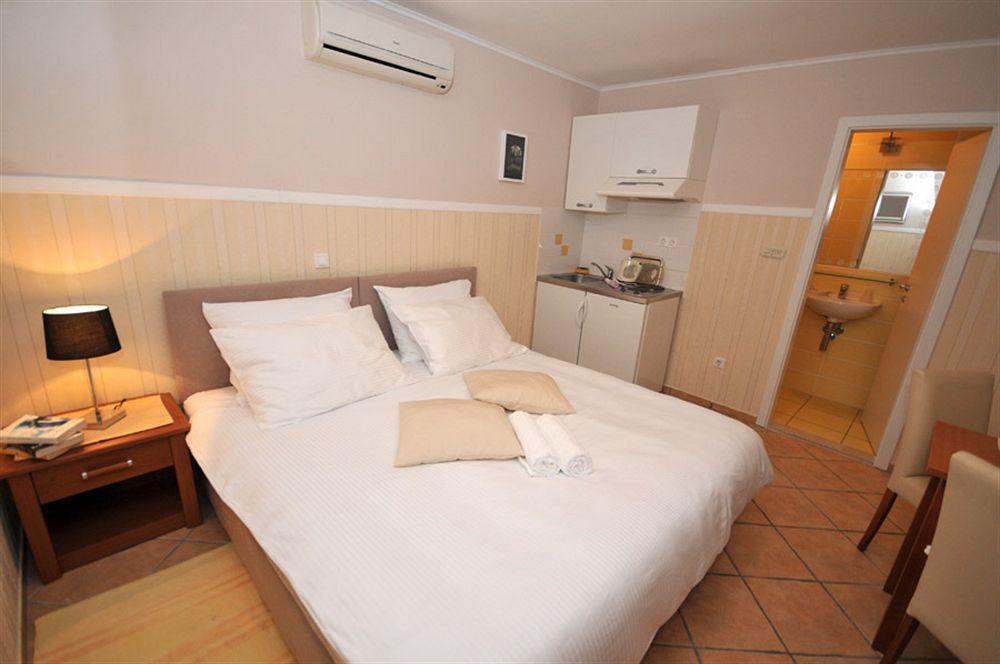 Apartments & Rooms Buble Trogir Bagian luar foto