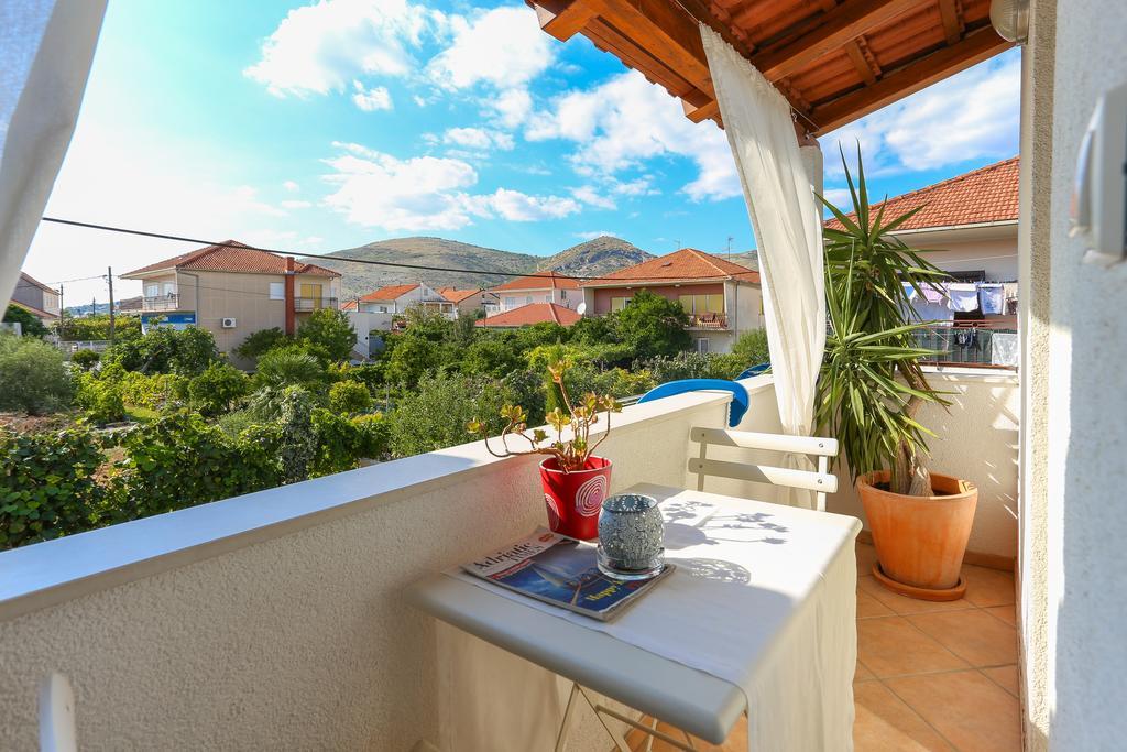 Apartments & Rooms Buble Trogir Bagian luar foto