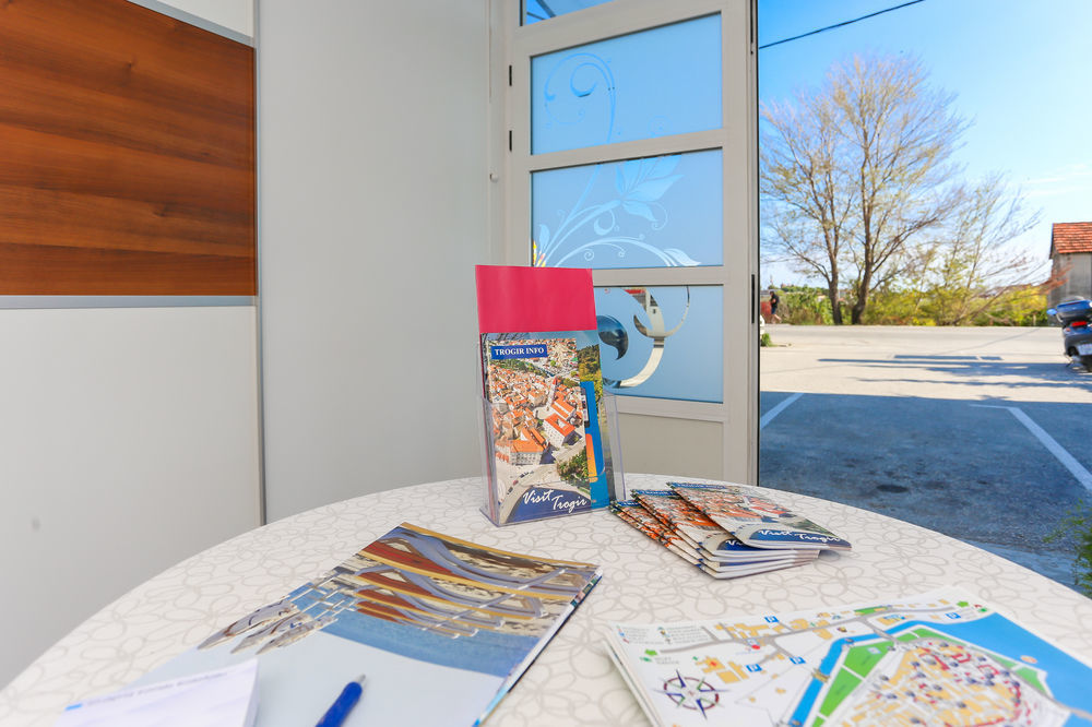 Apartments & Rooms Buble Trogir Bagian luar foto