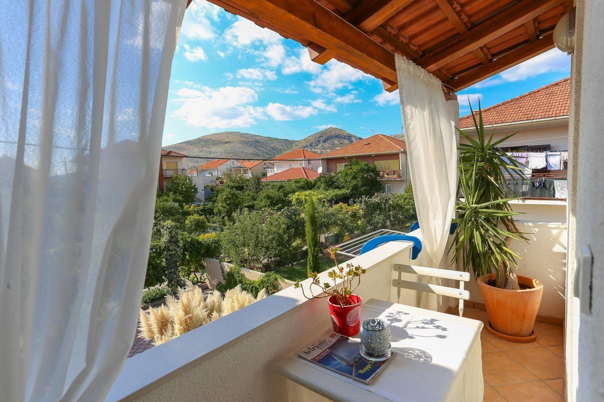 Apartments & Rooms Buble Trogir Bagian luar foto