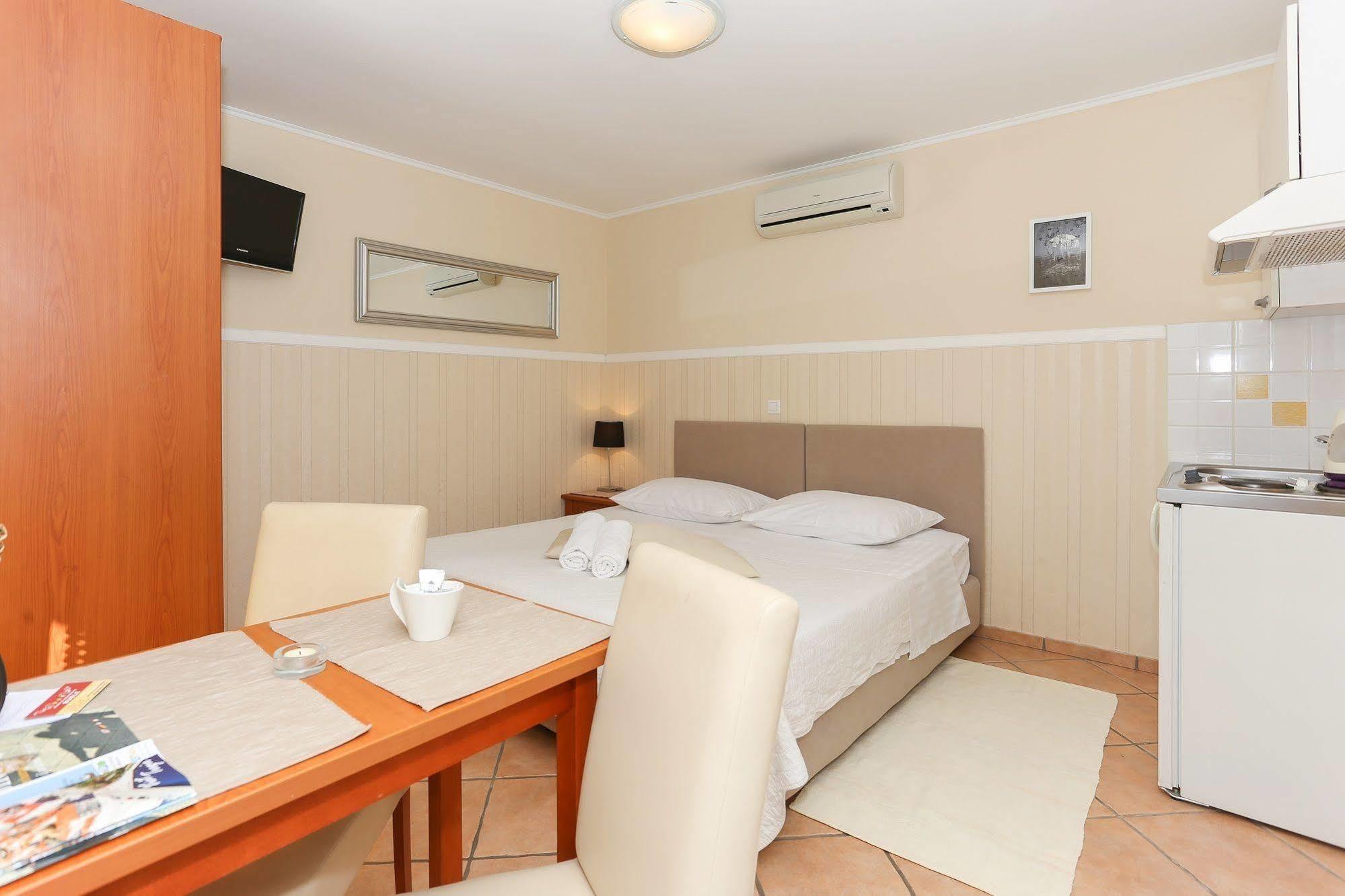 Apartments & Rooms Buble Trogir Bagian luar foto
