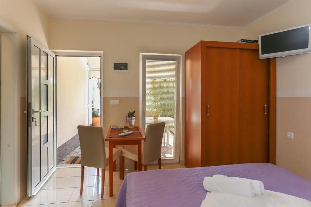 Apartments & Rooms Buble Trogir Bagian luar foto