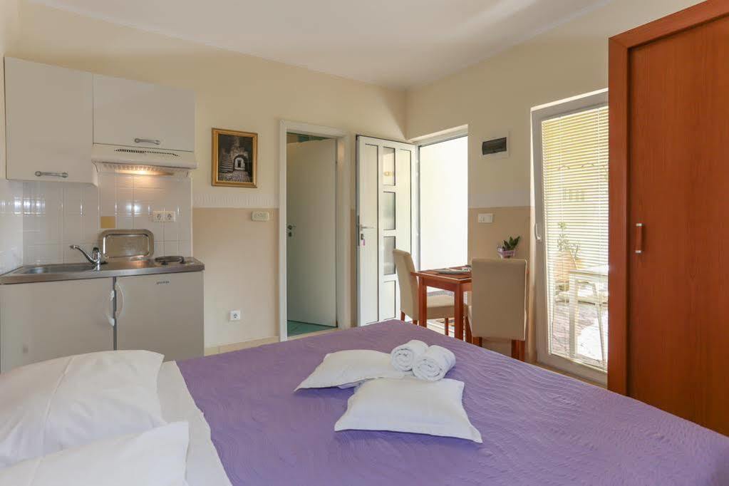 Apartments & Rooms Buble Trogir Bagian luar foto